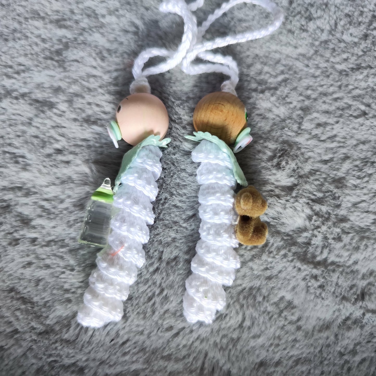 Baby-Sorgenwürmchen mit Lätzchen – Für alle frischgebackenen Eltern! 👶💚