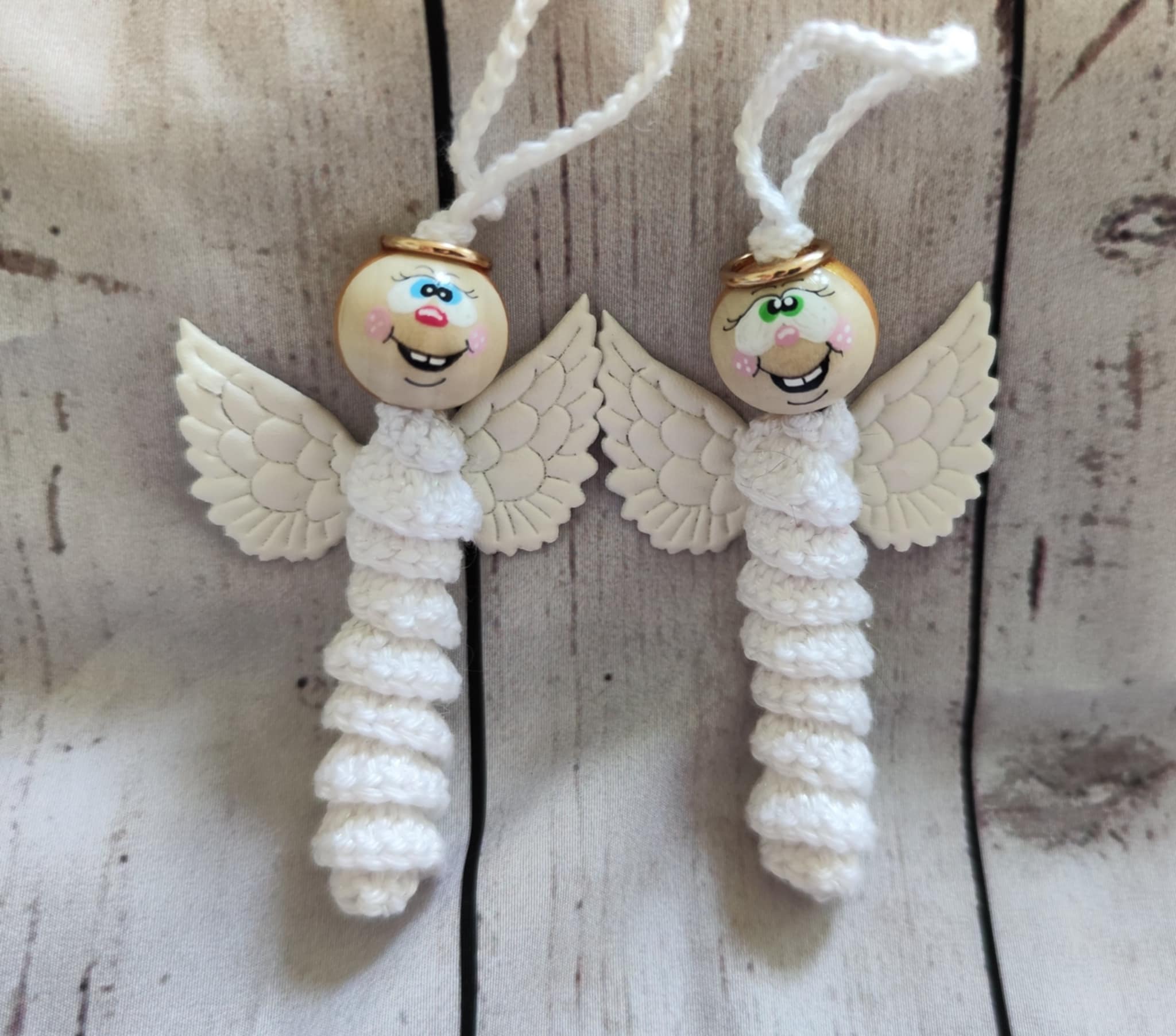 👼 Lichtblick in Weiß – Das Engelswürmchen (auch: Christkind-Würmchen) — rechter Engel