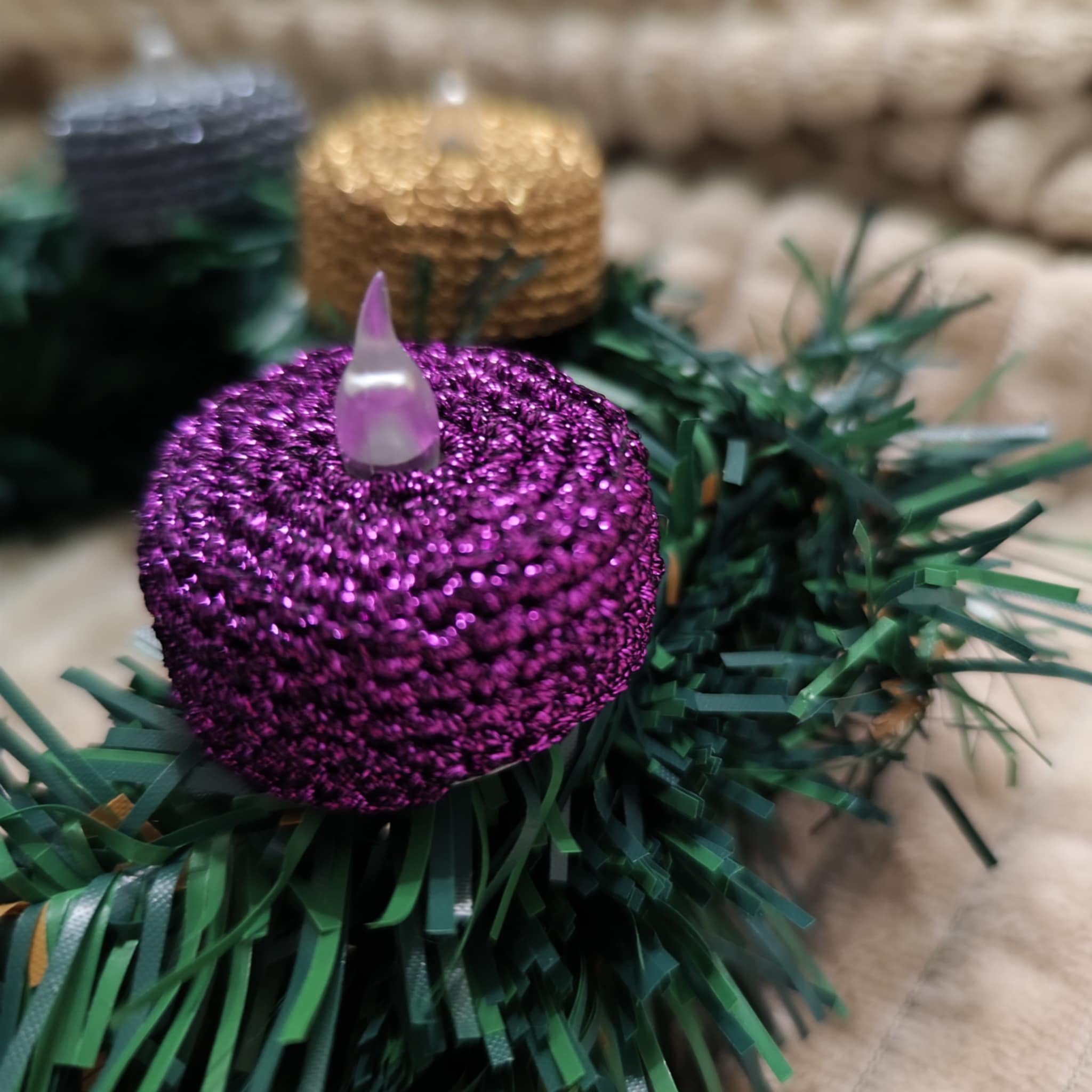 LED-Teelichter mit Glitzerwolle – handgehäkelt in Wunschfarbe