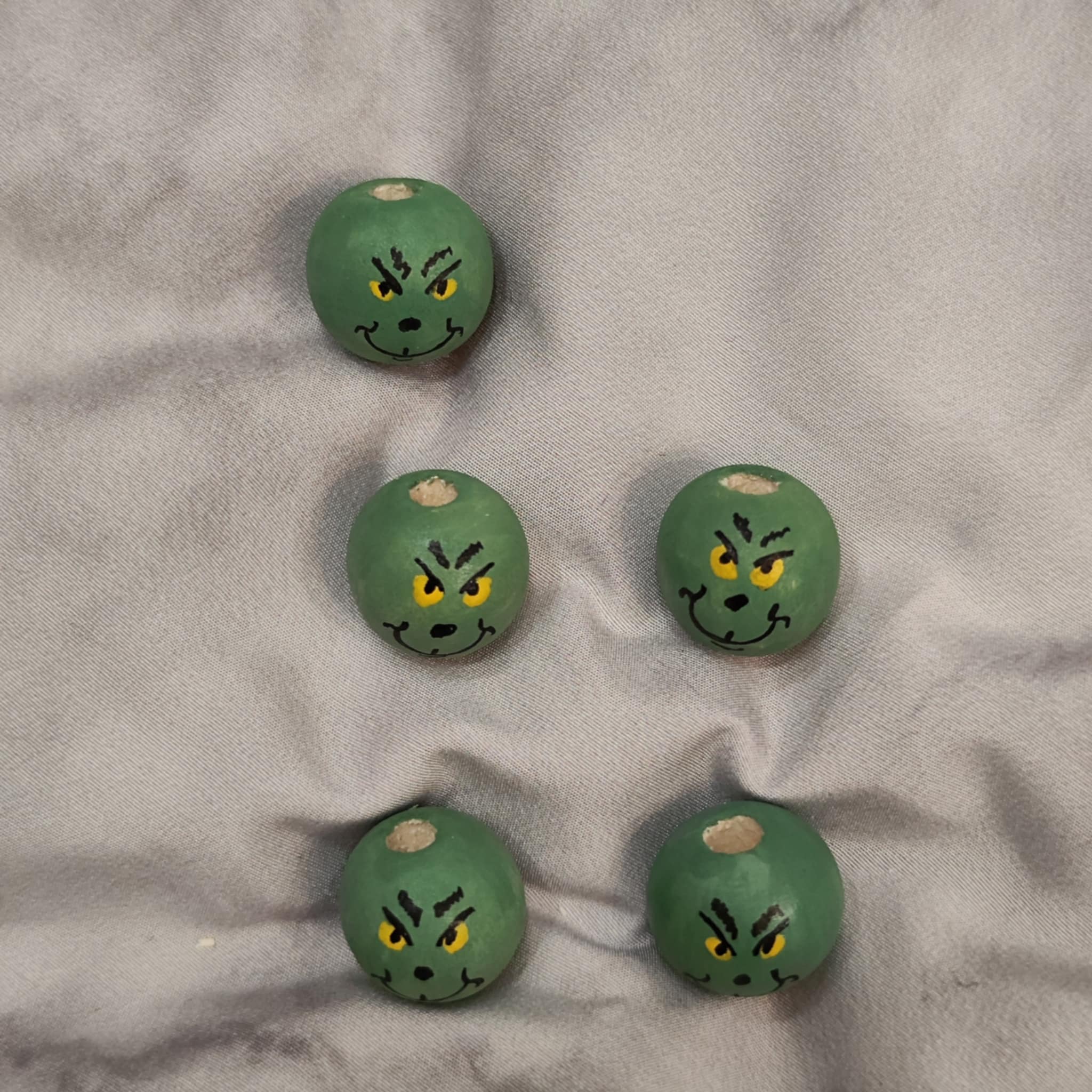 💚 5er-Set „Grinch“-Holzköpfchen – schelmisch, grün & handbemalt