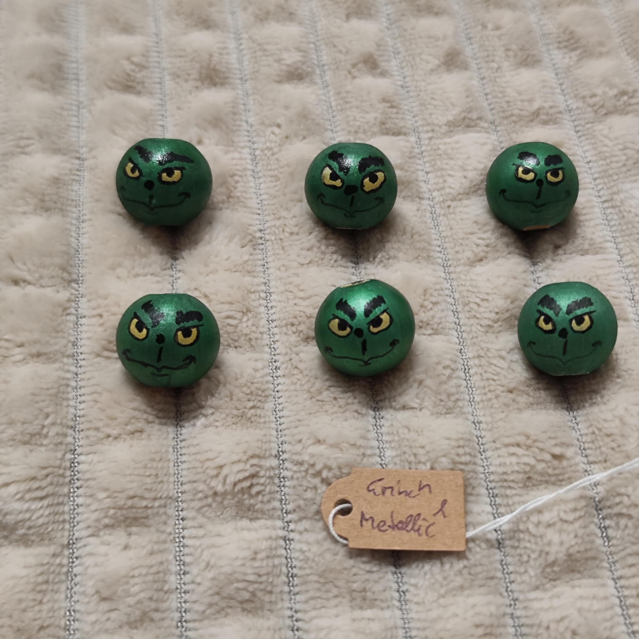 Grinch-Köpfchen 6er-Set – Metallic-Grün mit goldenen Augen, handbemalt, 2 cm