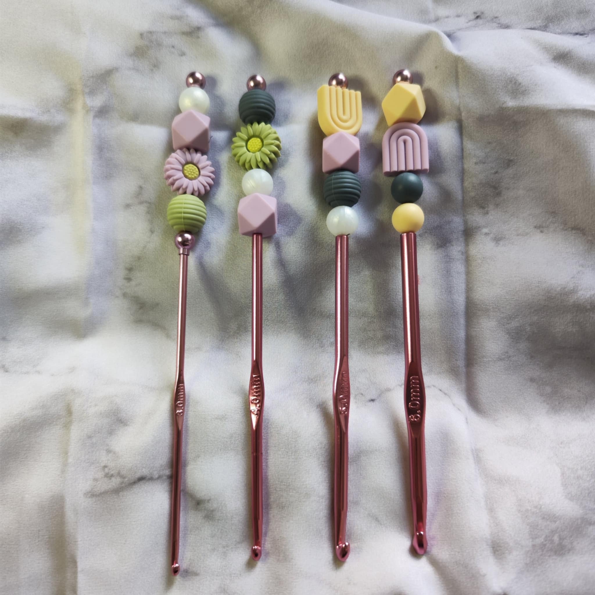 Set - Häkelnadel-Set mit Silikonperlen – stilvoll, bequem & vielseitig