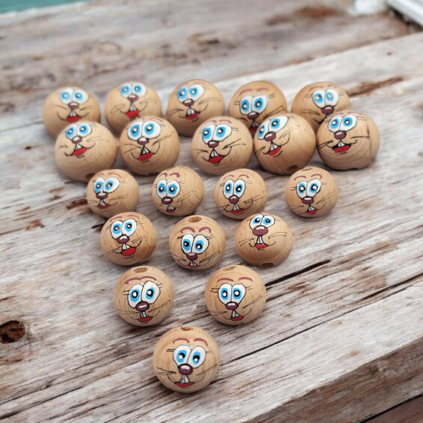 Klassiker: Handbemalte Häschen-Holzköpfchen (2 cm oder 2,5 cm) auf Buchenholz