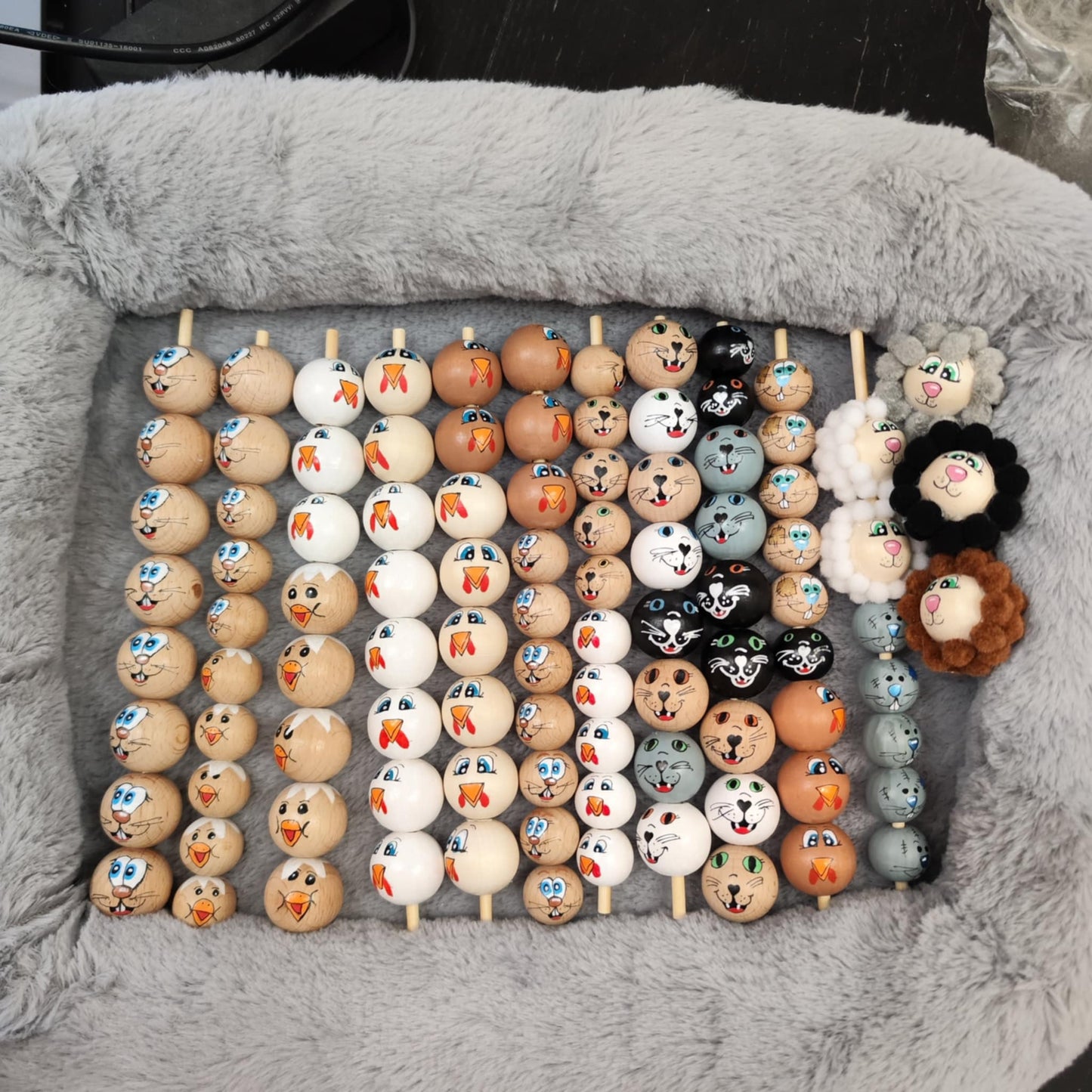 Handbemalte Gockel-Holzköpfchen (2 cm oder 2,5 cm) in Braun – Für deine Sorgenwürmchen