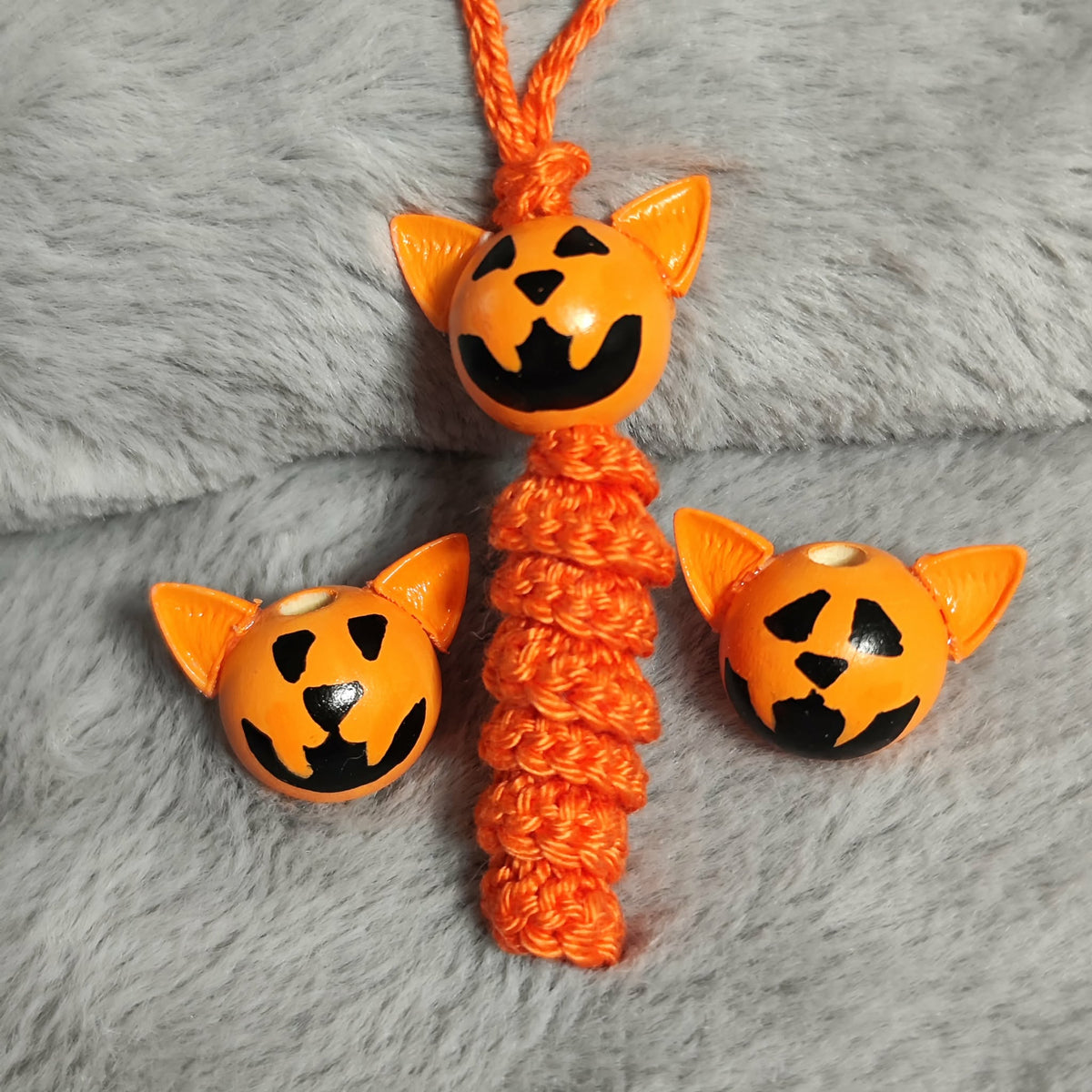 Kürbiskatze – Handbemaltes Holzköpfchen | Halloween