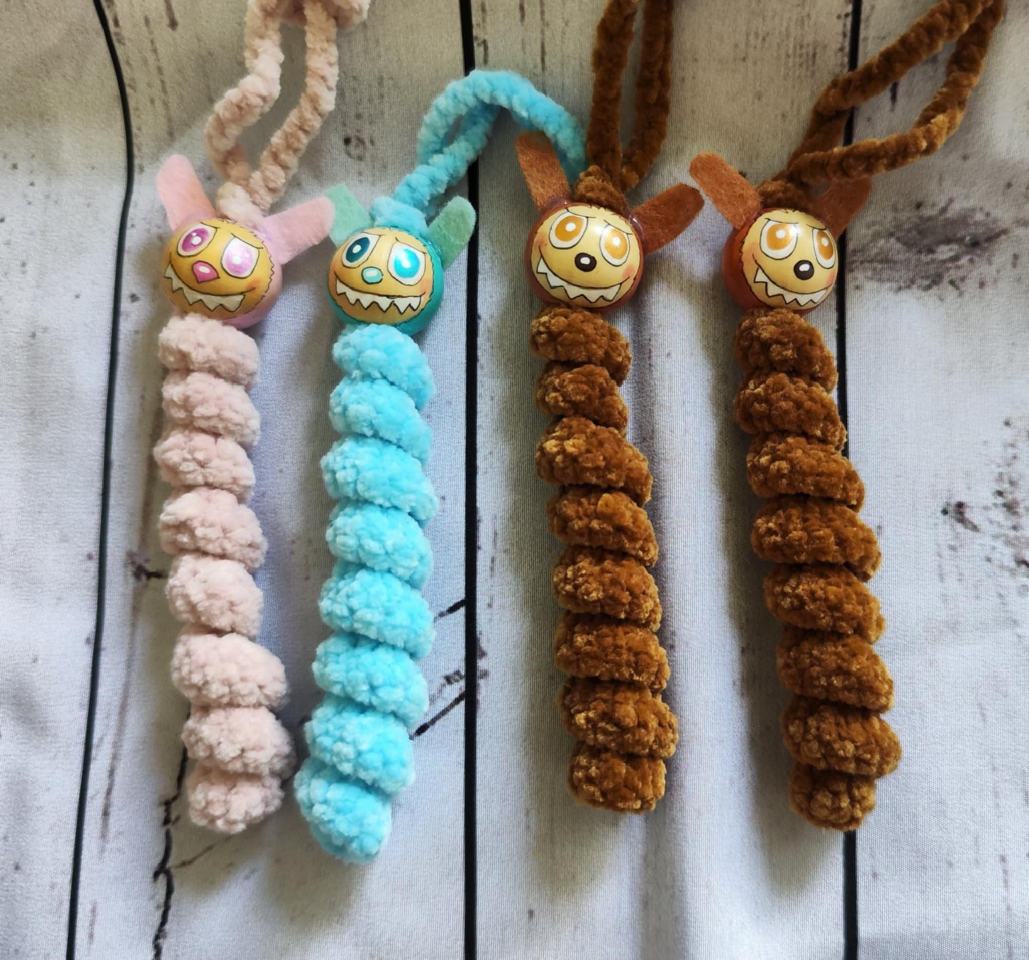 🍀 Frech wie Glück – Das Labubu-Würmchen mit Plüschwolle — rosa