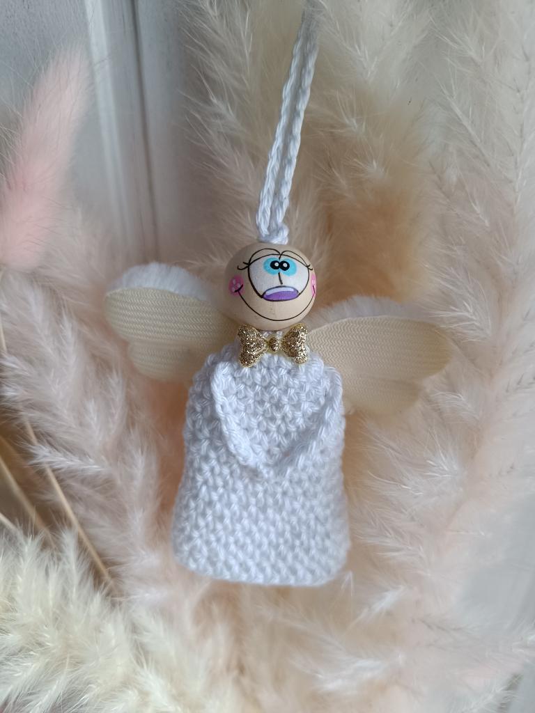 Angel dress for lucky worms