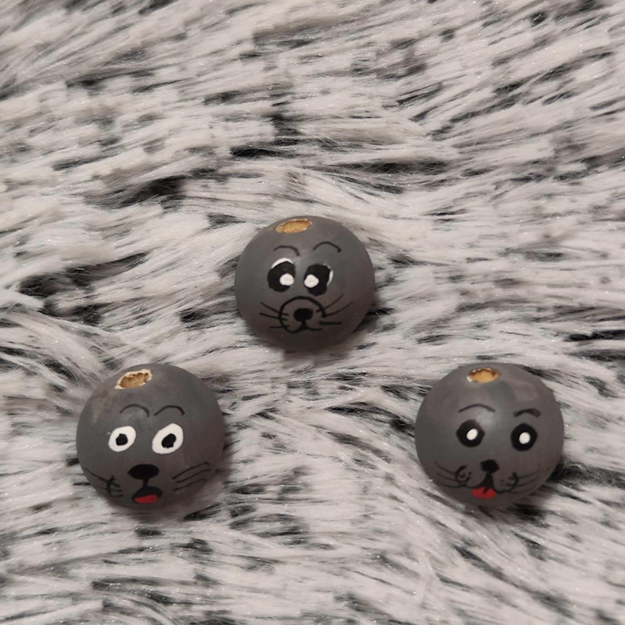 Robben 3er-Set – handbemalte Holzköpfchen mit maritimem Charme, 2 cm
