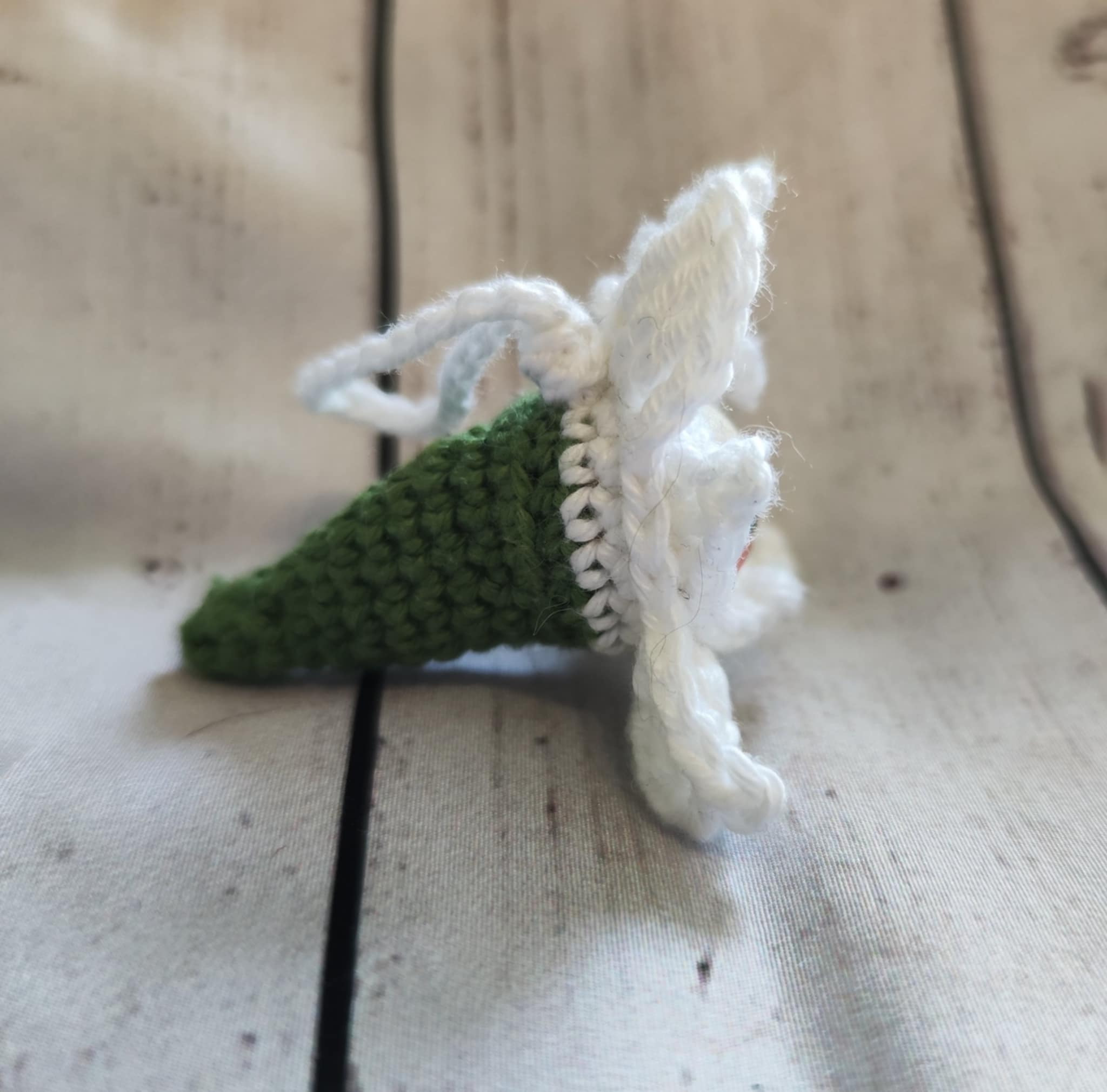 🌸 Kleines Frühlingszeichen – Das Schneeglöckerl-Würmchen (Mini)