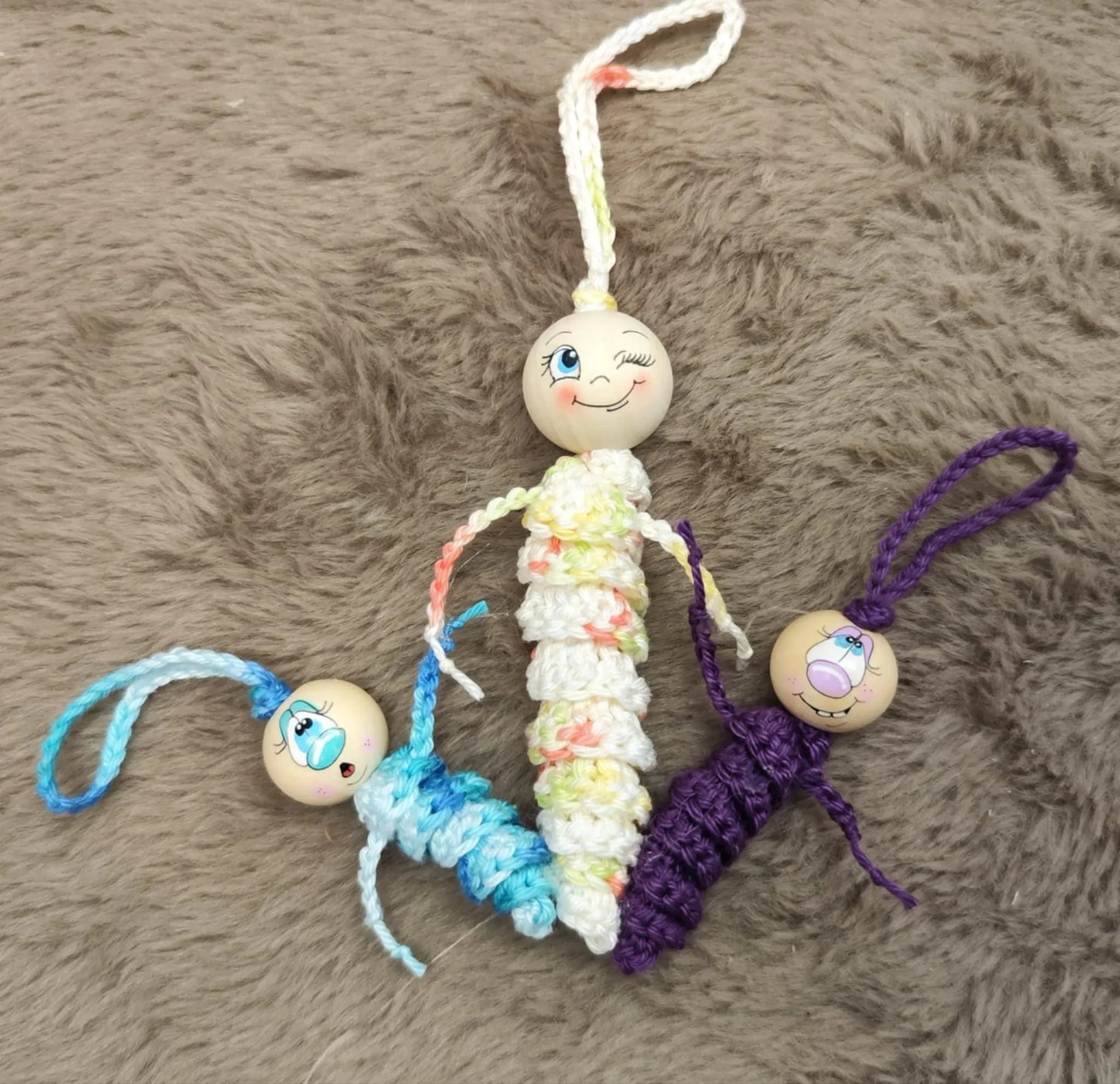 🧶 Worry Worms – Mom & two children: Love that connects