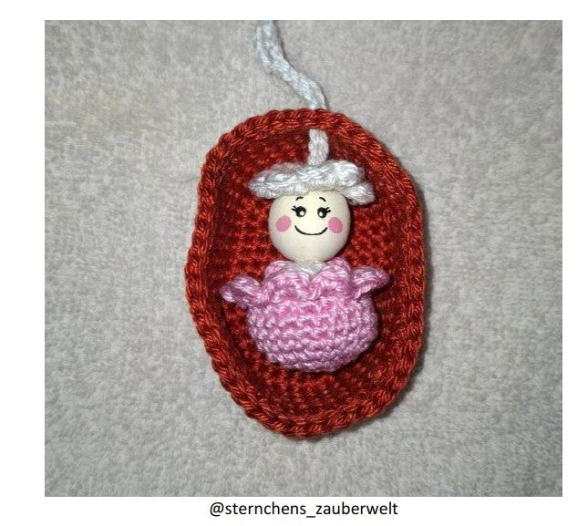 Häkelanleitung „Baby in Korb” – mit 2 cm Holzkugel (PDF)
