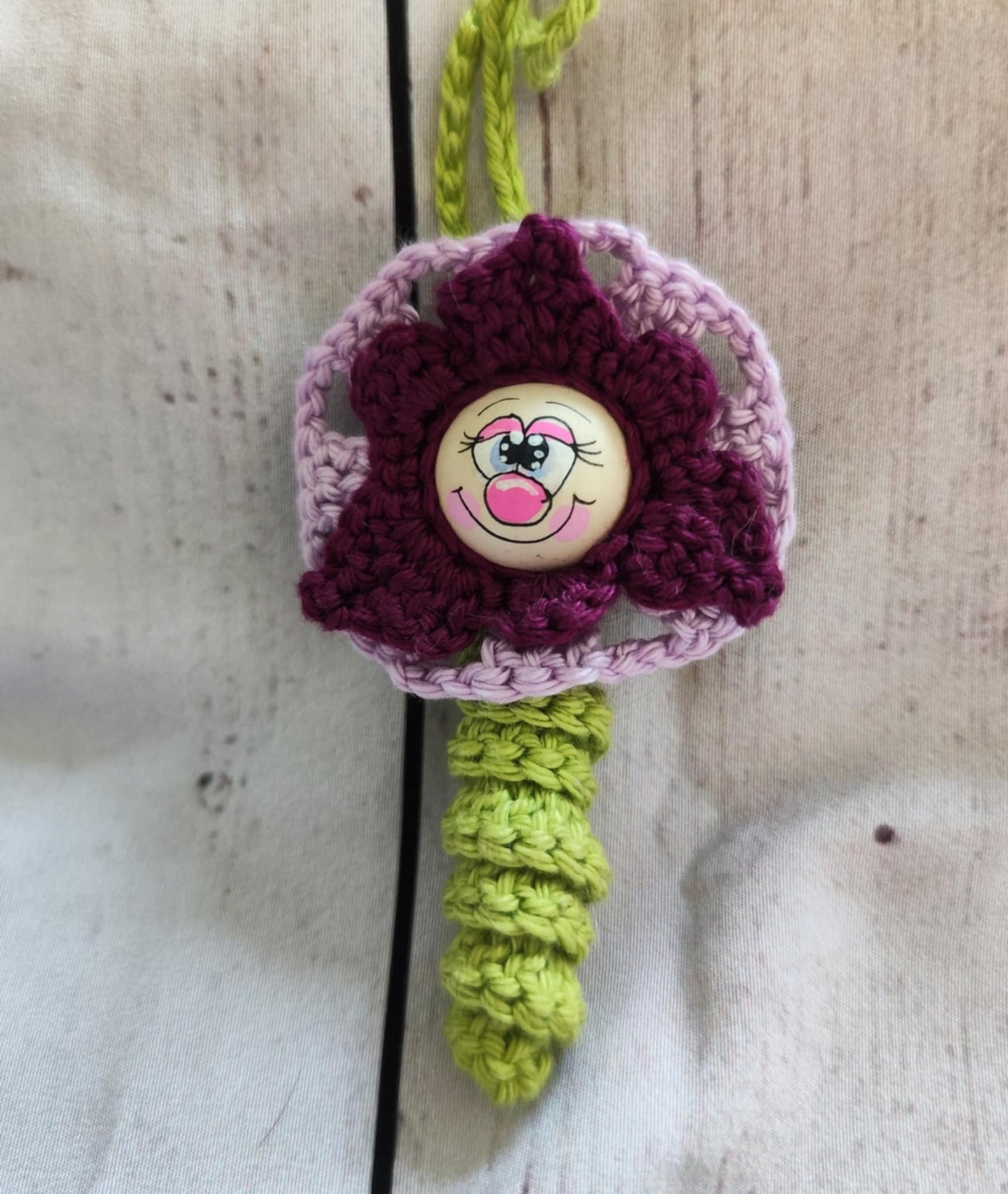 🌼 Magie in Maschen – Die Zauberblume mit Würmchenkörper