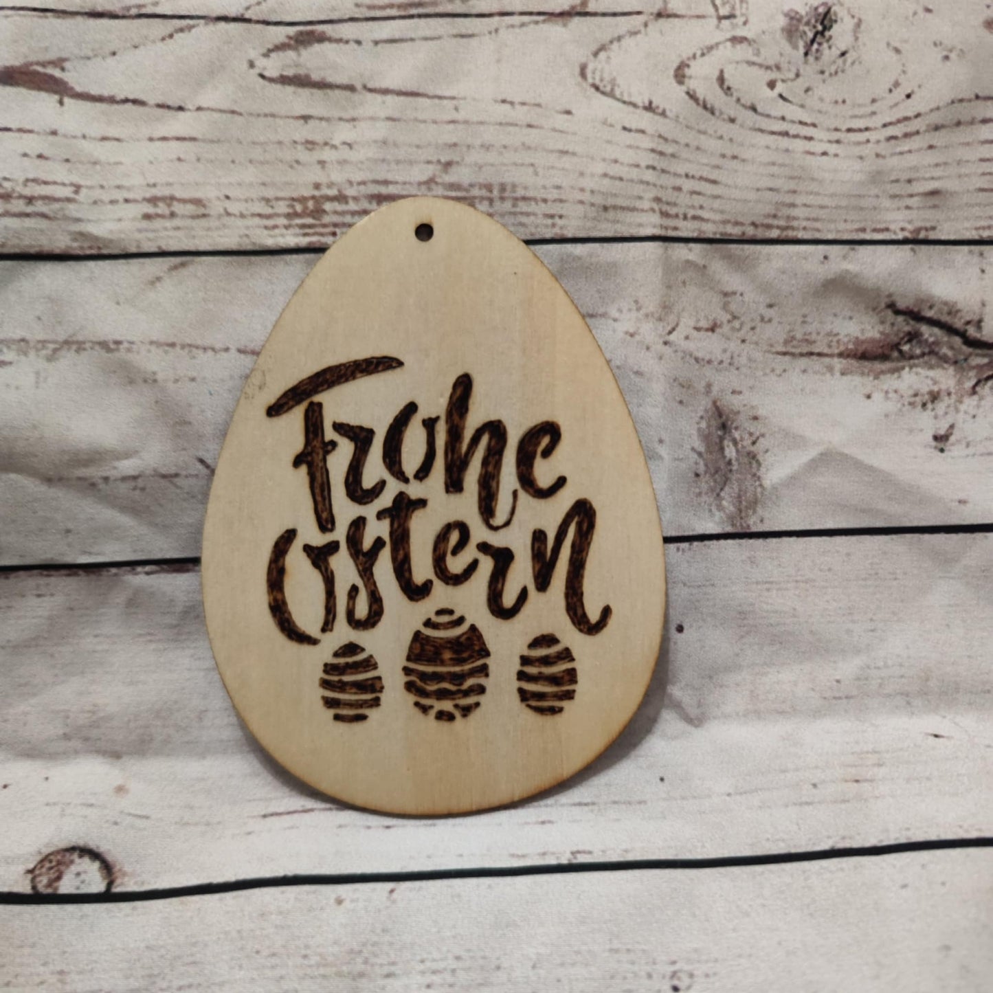 verschiedene Oster-Anhänger aus Holz mit Brandmalerei – Ei-Form (12x9 cm)