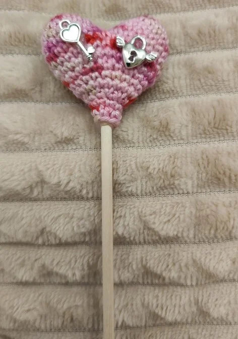 💖 Heart on a stick – hand-crocheted, charming & simply to love pink-red