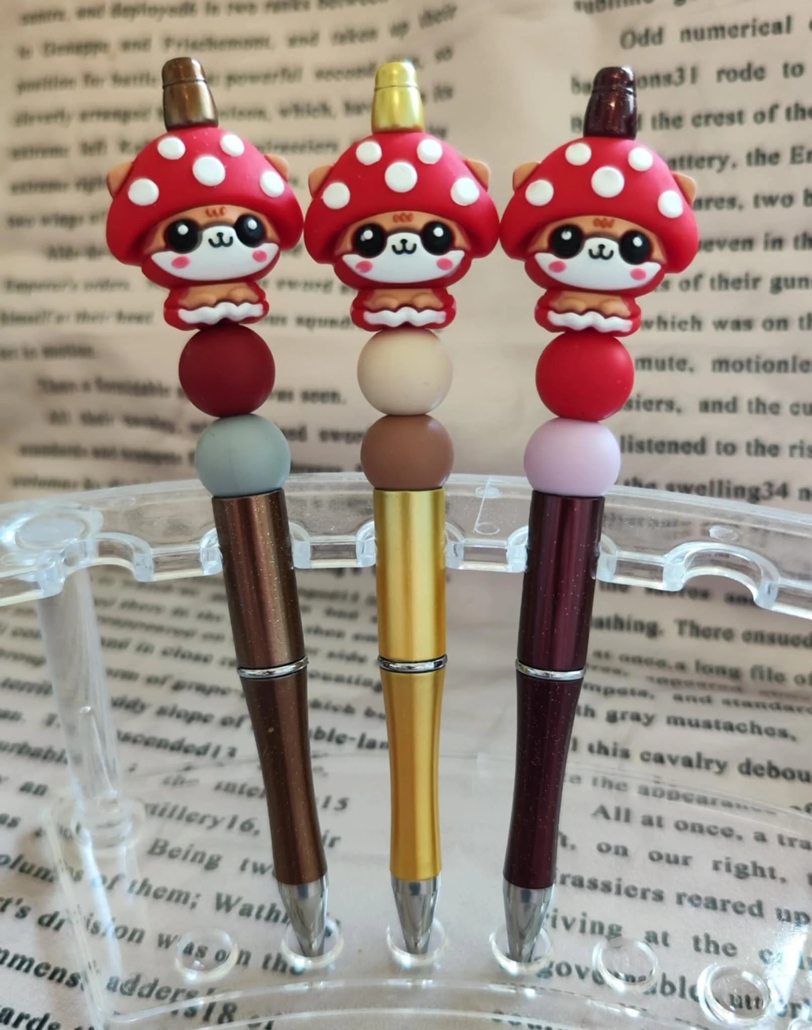 🍄🐱 Good luck for writing – The cat ballpoint pen in mushroom look — Cat on the left