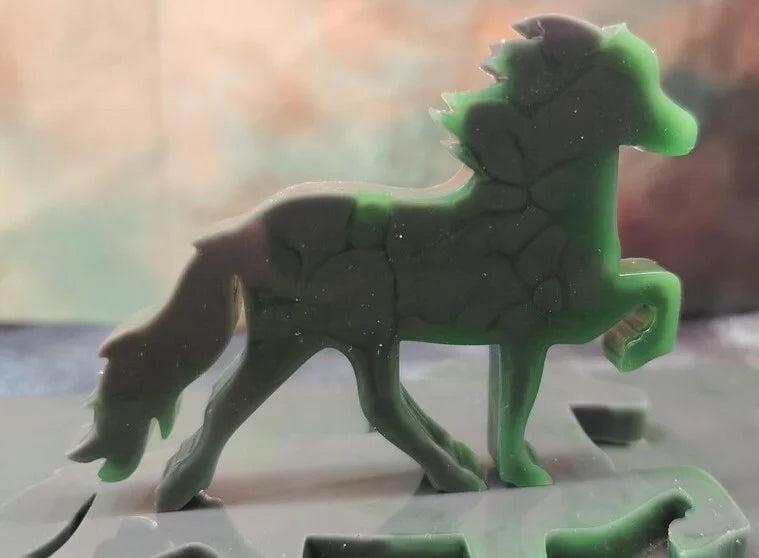 Set of 2 Felsentölter – Icelandic horse decoration made of epoxy resin