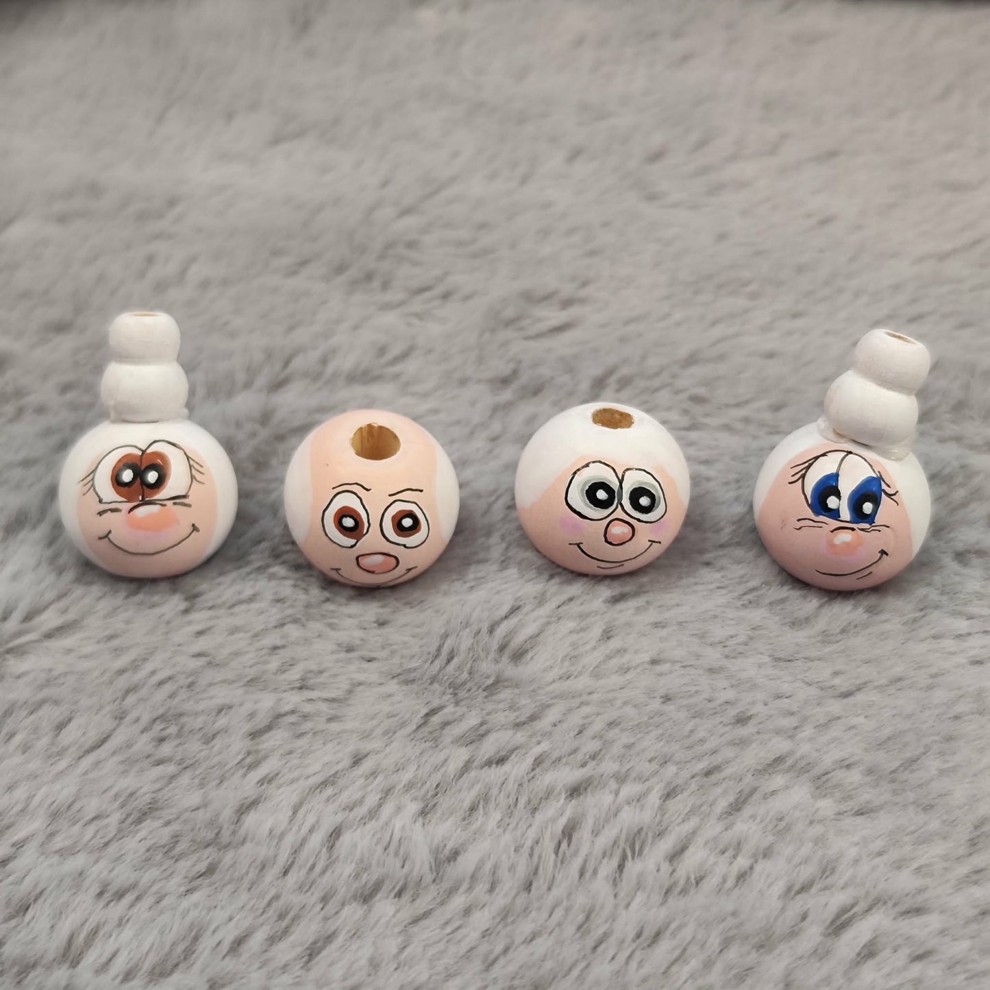 Schräge Frisuren – Handbemalte Holzköpfchen | 2 cm | Charakterköpfe für Sorgenwürmchen & Bastelprojekte