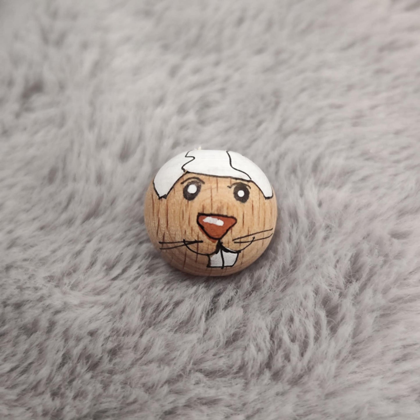 Hasen-Köpfchen aus Buchenholz – handbemalt im Eierschalen-Stil