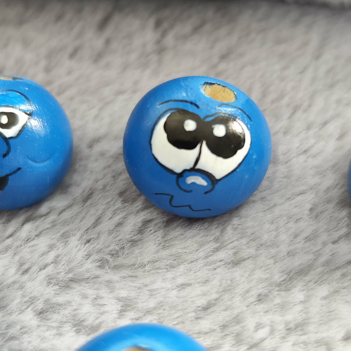 Blaue Wesen – Handbemalte Holzköpfchen | Chaoten in Blau