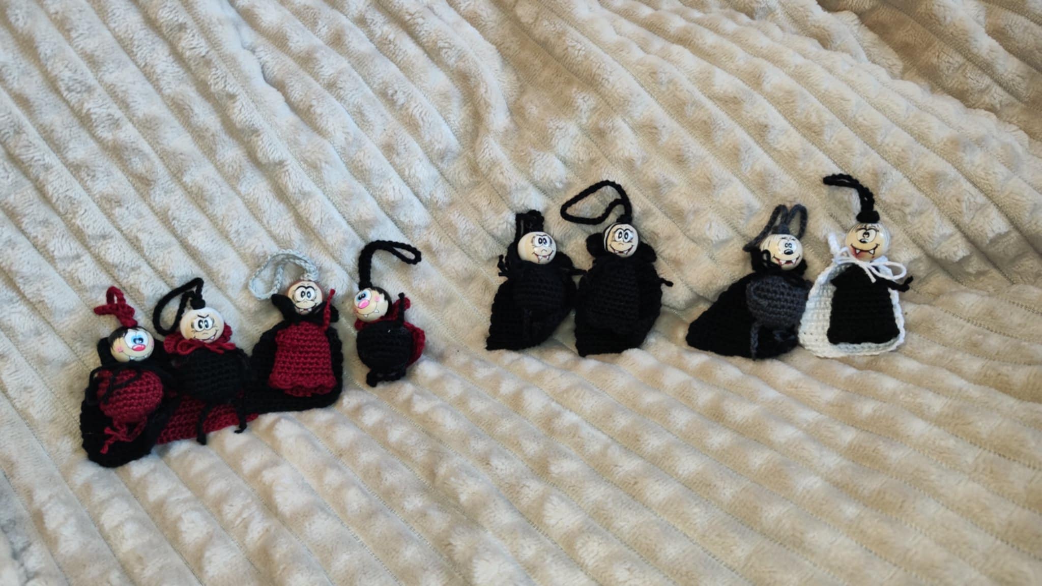 Graf & Gräfin Dracula – handgehäkelte Halloweenfiguren mit Stil