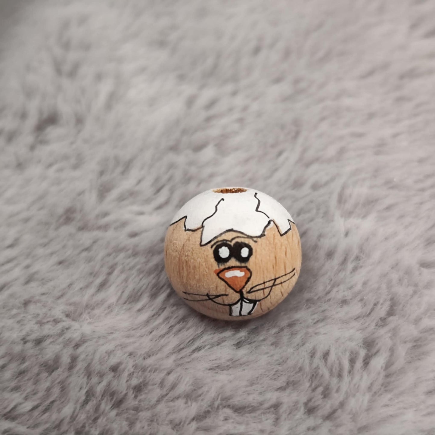 Hasen-Köpfchen aus Buchenholz – handbemalt im Eierschalen-Stil