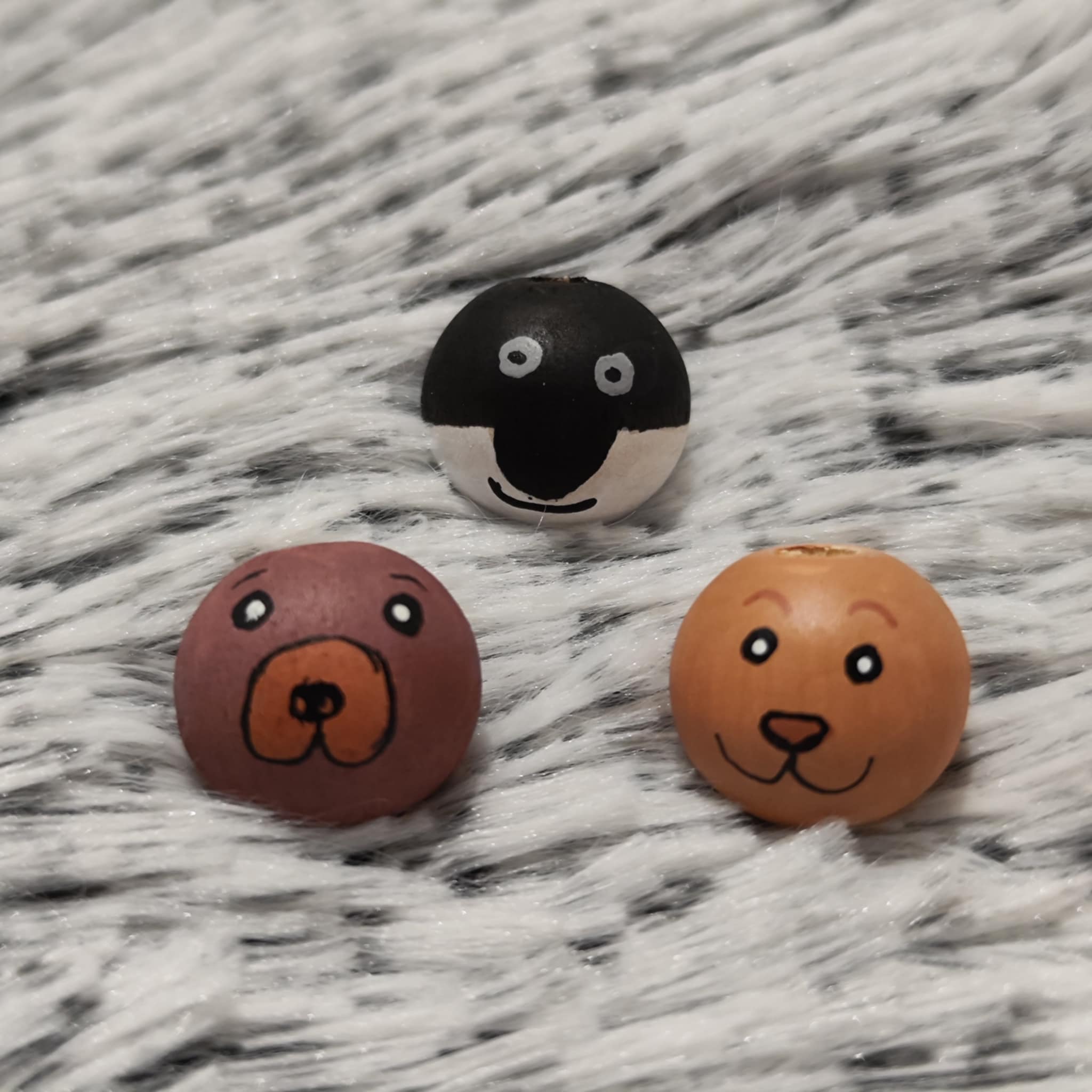 Tiermix 3er-Set – handbemalte Holzköpfchen: Känguru, Wasserschwein, Tapir, 2 cm