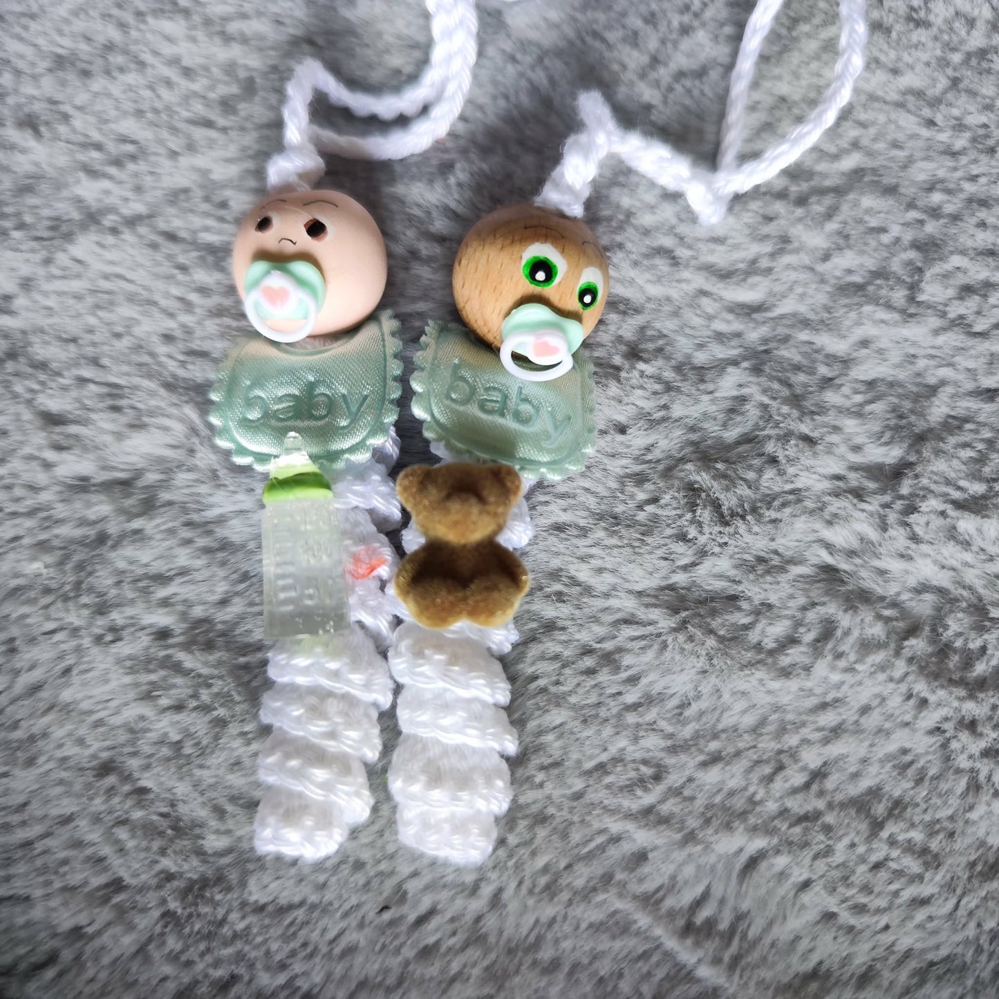 Baby-Sorgenwürmchen mit Lätzchen – Für alle frischgebackenen Eltern! 👶💚