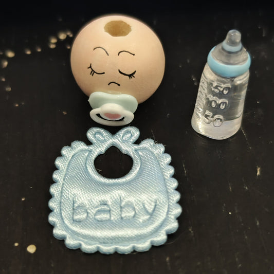 Baby-Holzköpfchen 2 cm mit Schnuller, Lätzchen & Fläschchen – Set blau für werdende Eltern! 👶💙