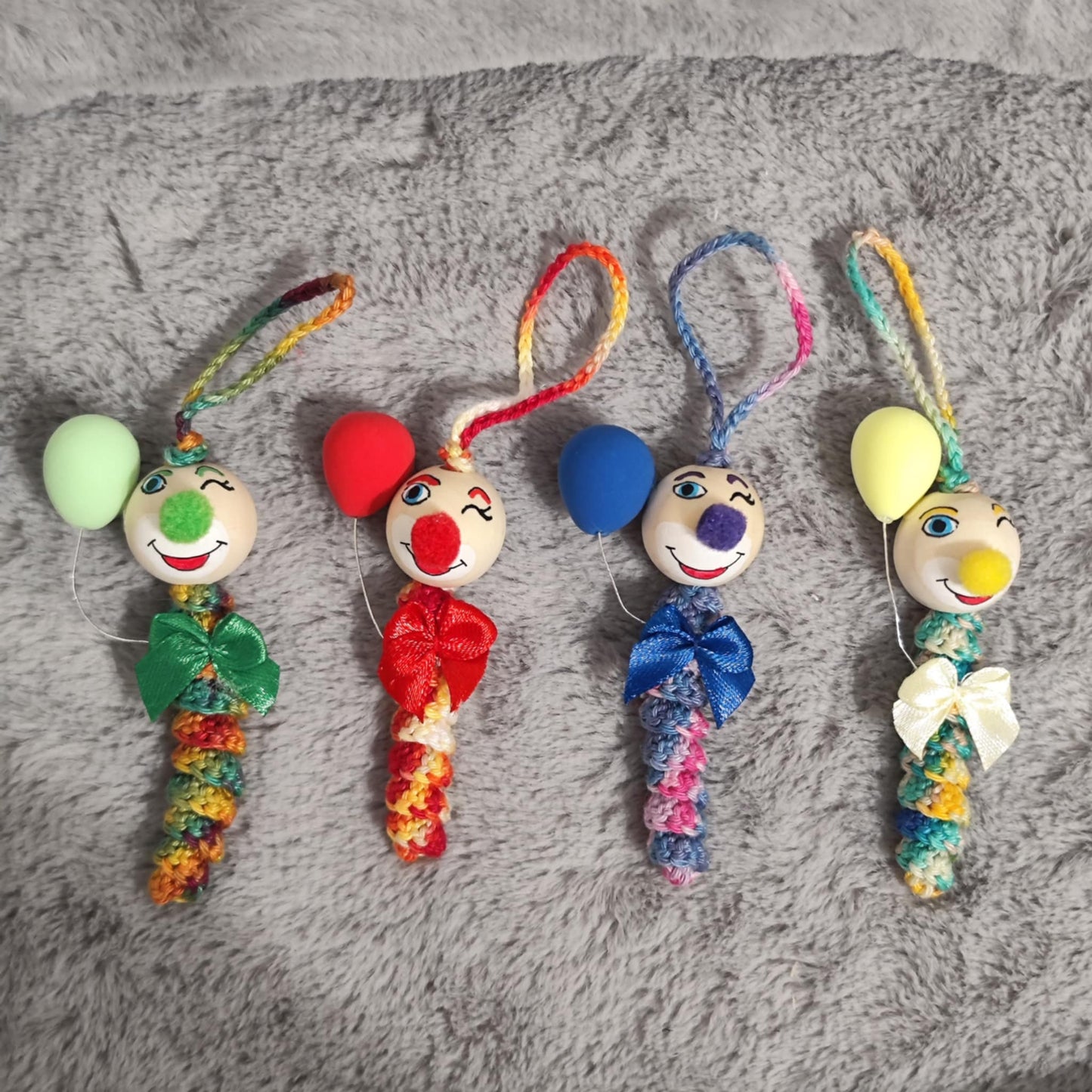 Clown-Sorgenwürmchen – Bunte Fröhlichkeit für jeden Tag