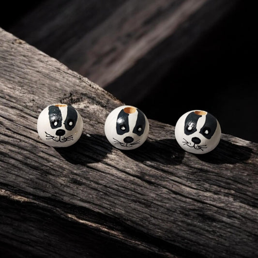 Dachs (2 cm oder 2,5 cm) – Handbemalte Holzperlen