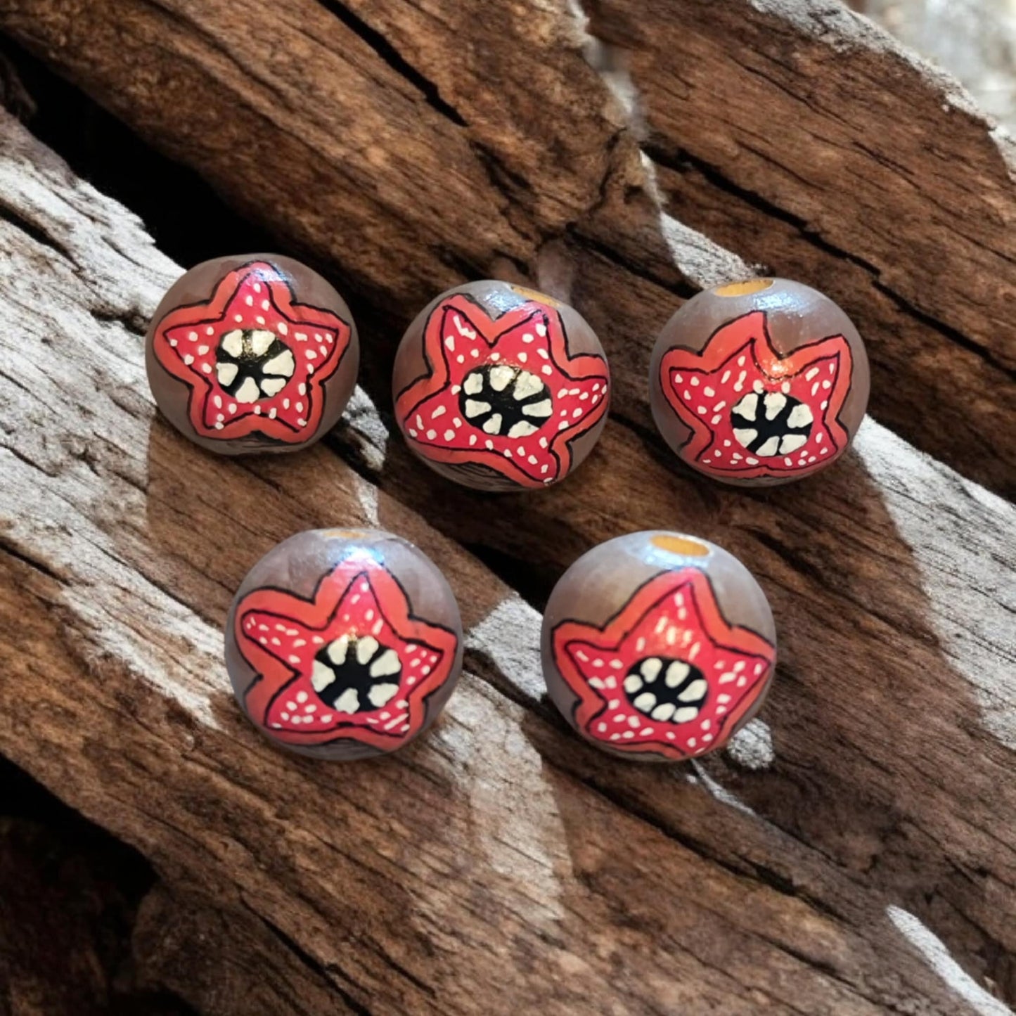 Demogorgon (2 cm oder 2,5 cm) – Handbemalte Holzperlen