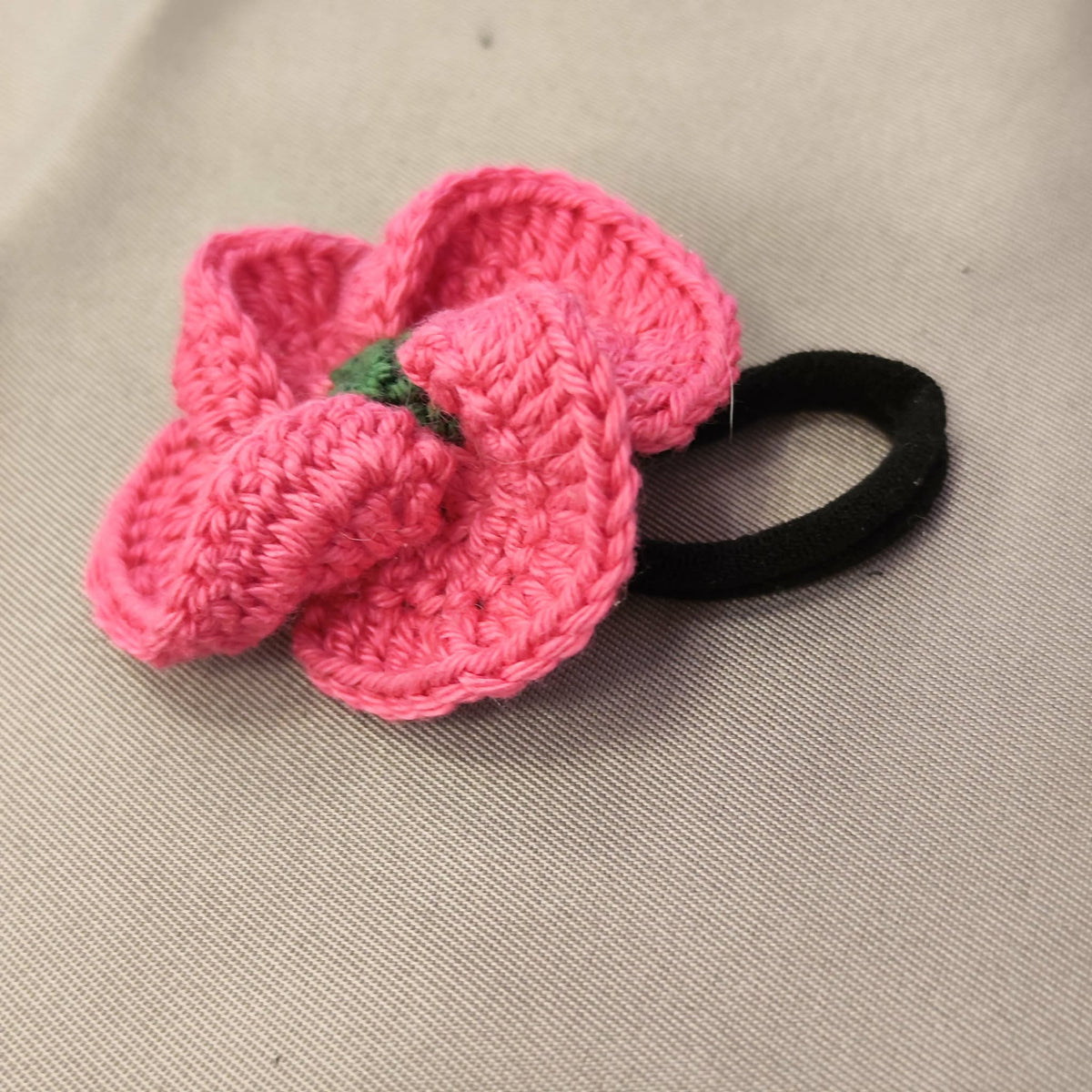 Blüten-Haargummi – gehäkelt, Ø ca. 5 cm