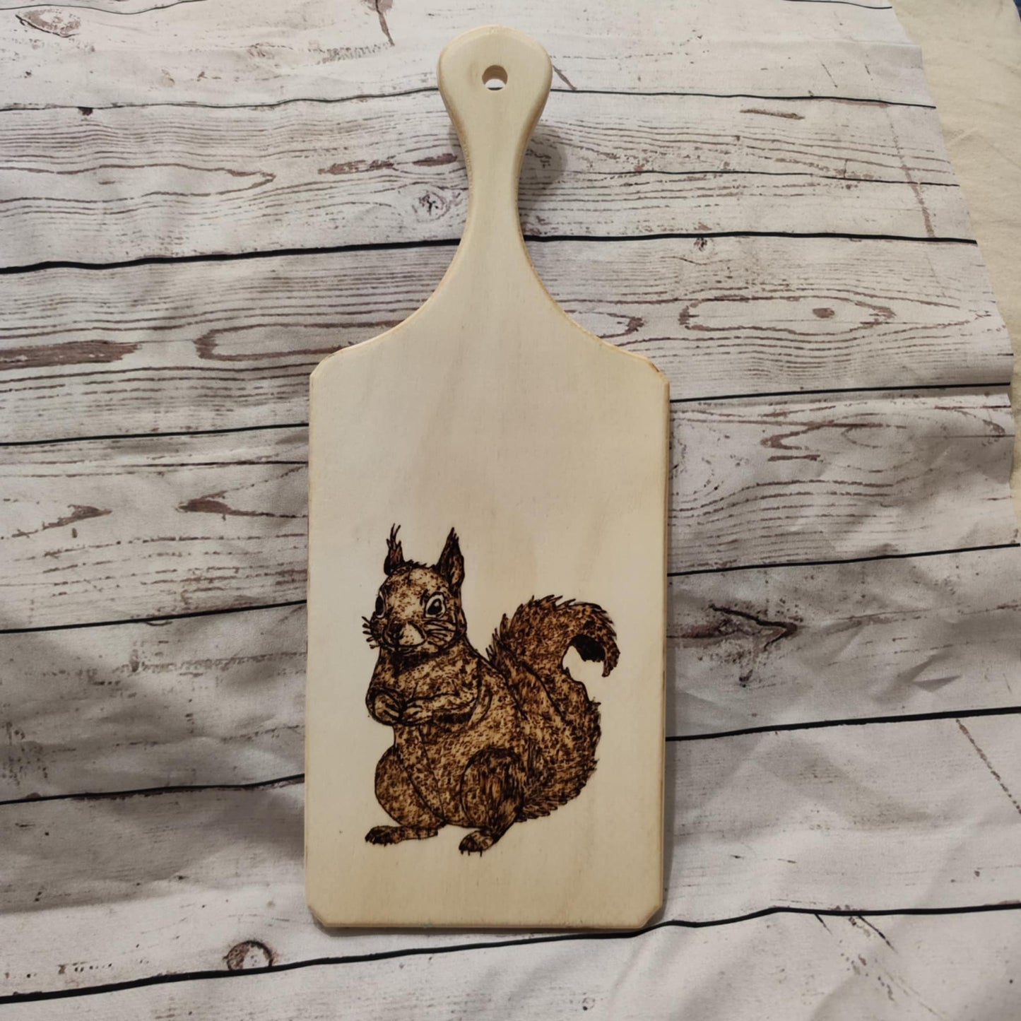 Deko-Schneidebrett aus Holz mit Brandmalerei – 30x12 cm