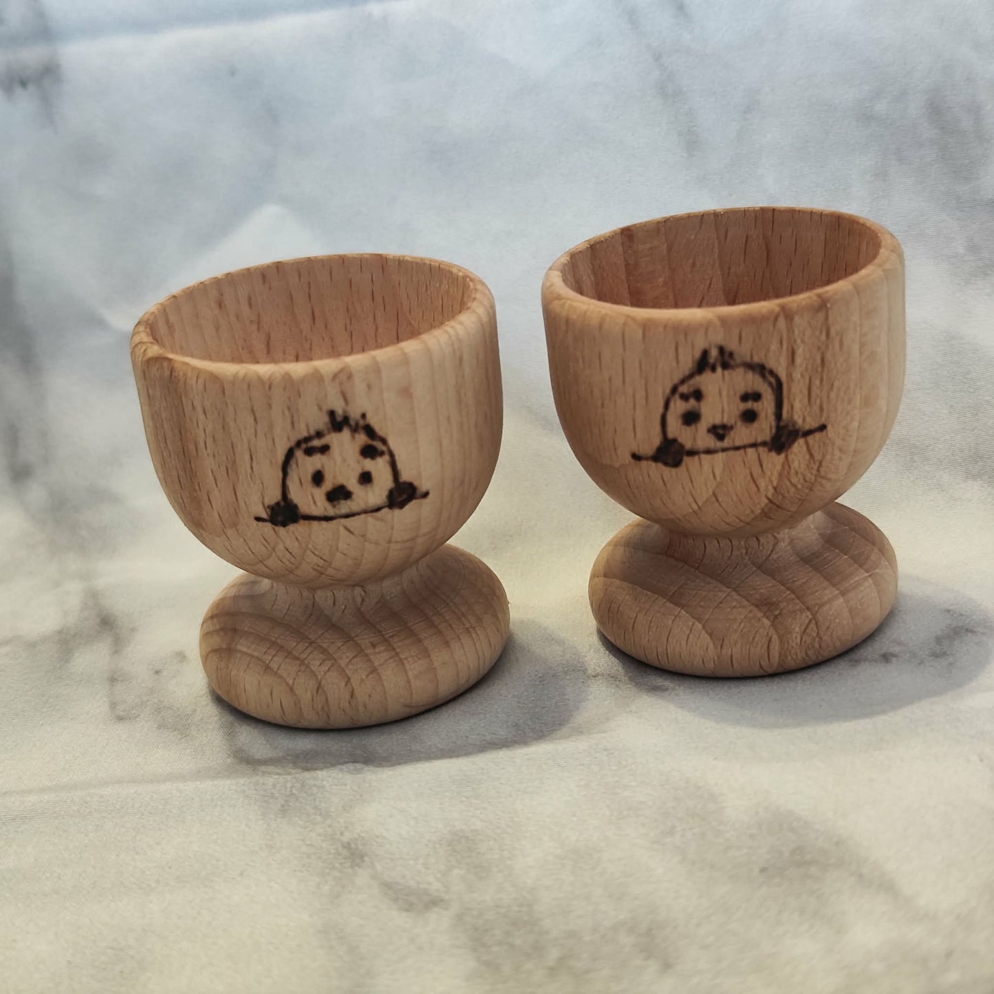 Eierbecher aus Buchenholz mit Brandmalerei – verschiedene Motive