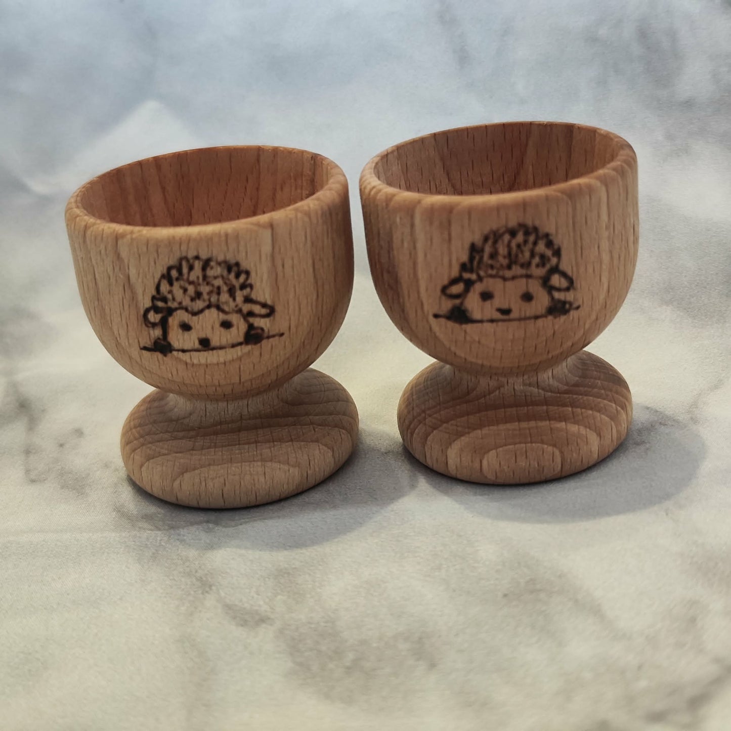 Eierbecher aus Buchenholz mit Brandmalerei – verschiedene Motive