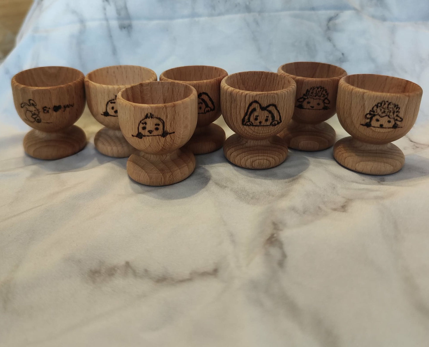 Eierbecher aus Buchenholz mit Brandmalerei – verschiedene Motive