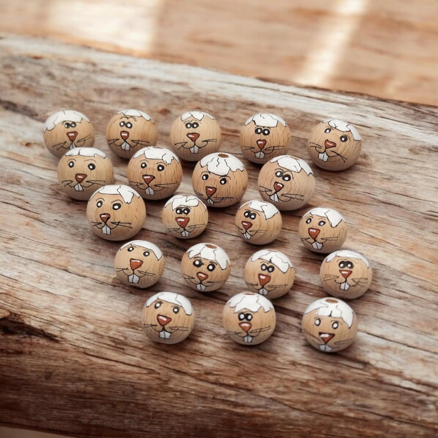 Hasen-Köpfchen aus Buchenholz – handbemalt im Eierschalen-Stil