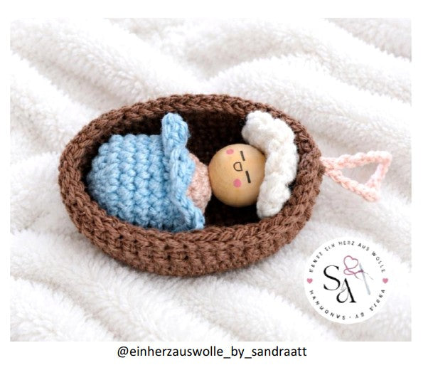 Häkelanleitung „Baby in Korb” – mit 2 cm Holzkugel (PDF)