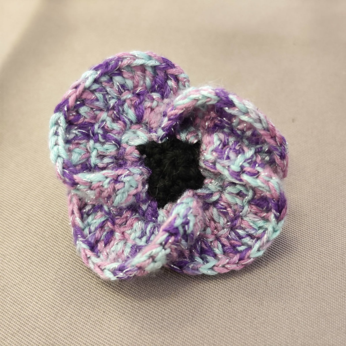 Blüten-Haargummi – gehäkelt, Ø ca. 5 cm