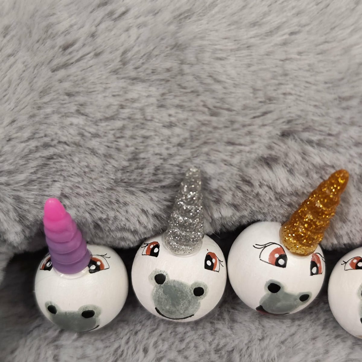 Handbemalte Einhorn- & Pferde-Holzköpfchen (2 cm oder 2,5 cm) mit Glitzer-Horn