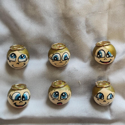 Engel-Köpfchen 6er-Set – handbemalte Holzköpfe mit Heiligenschein, goldblondem Haar & blauen Augen, 2 cm