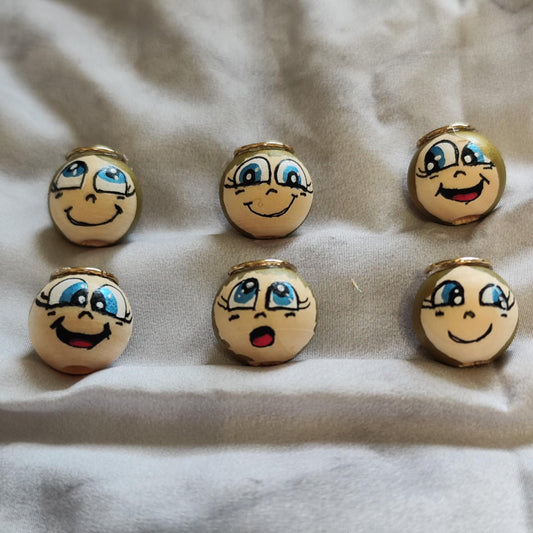 Engel-Köpfchen 6er-Set – handbemalte Holzköpfe mit Heiligenschein, goldblondem Haar & blauen Augen, 2 cm