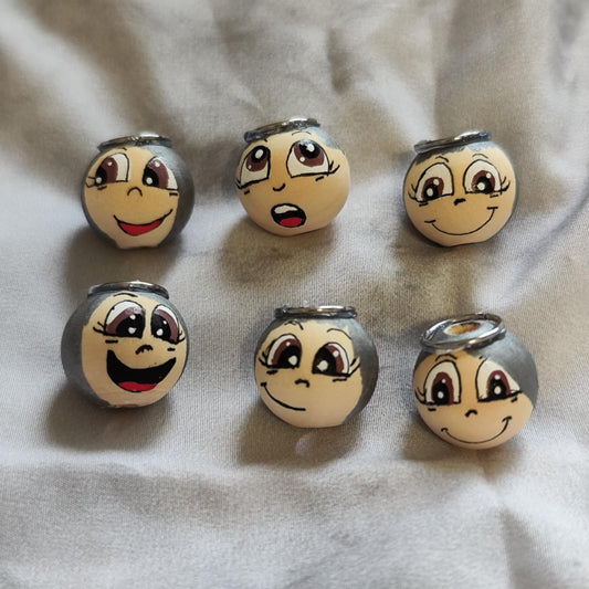 Engel-Köpfchen 6er-Set – handbemalte Holzköpfe mit silbernen Details & Heiligenschein, 2 cm