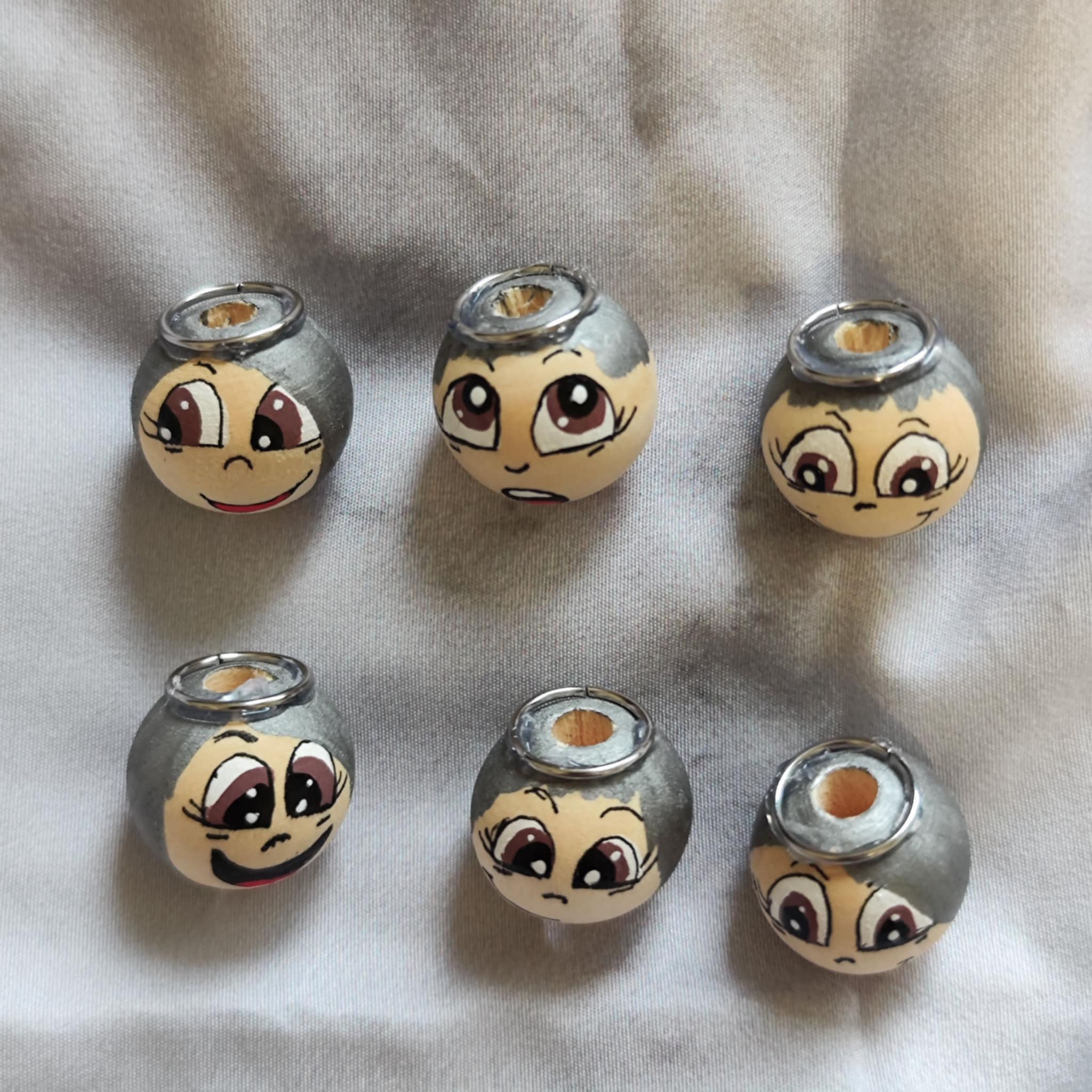 Engel-Köpfchen 6er-Set – handbemalte Holzköpfe mit silbernen Details & Heiligenschein, 2 cm