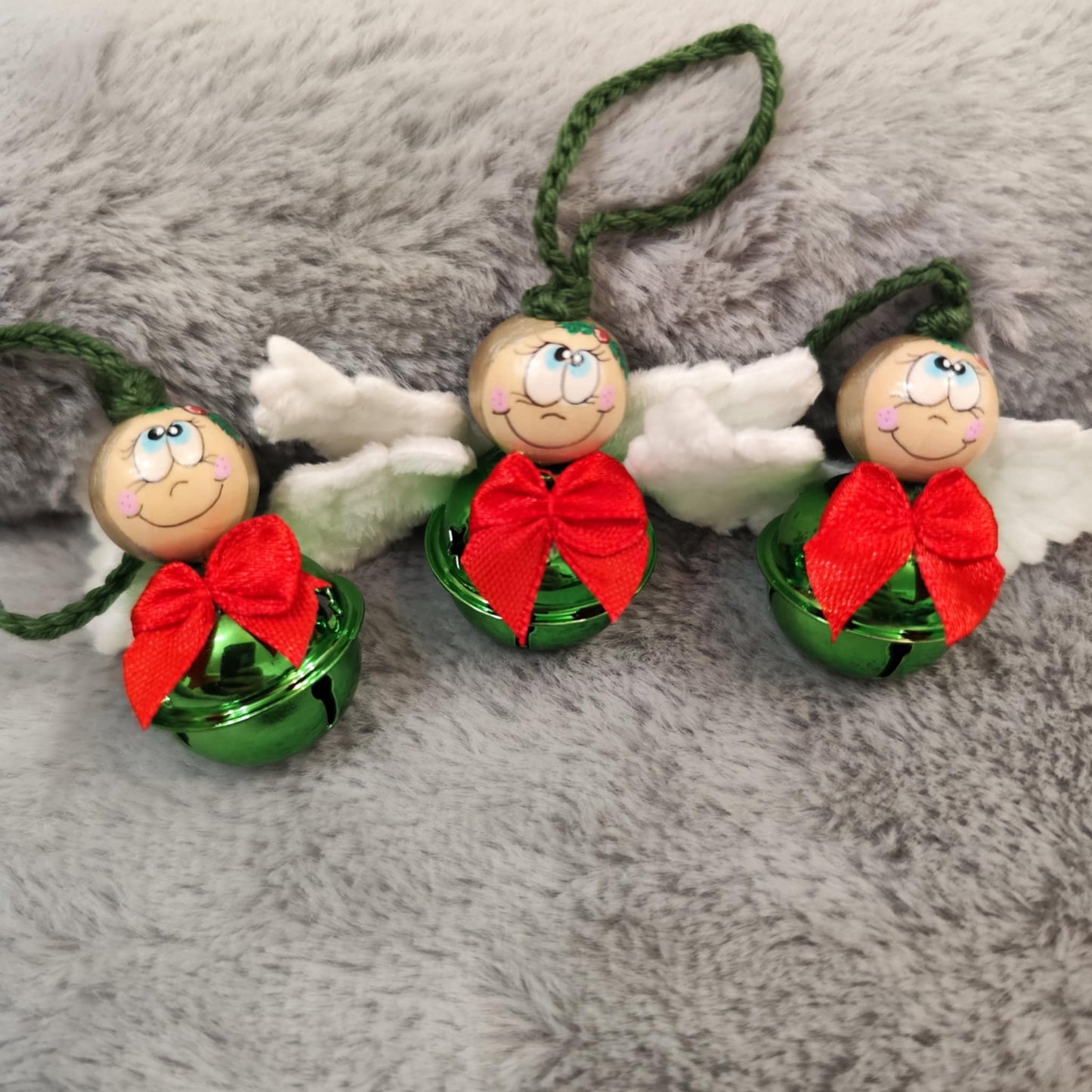 Läutendes Engelsmädchen – handgefertigter Weihnachtsanhänger**