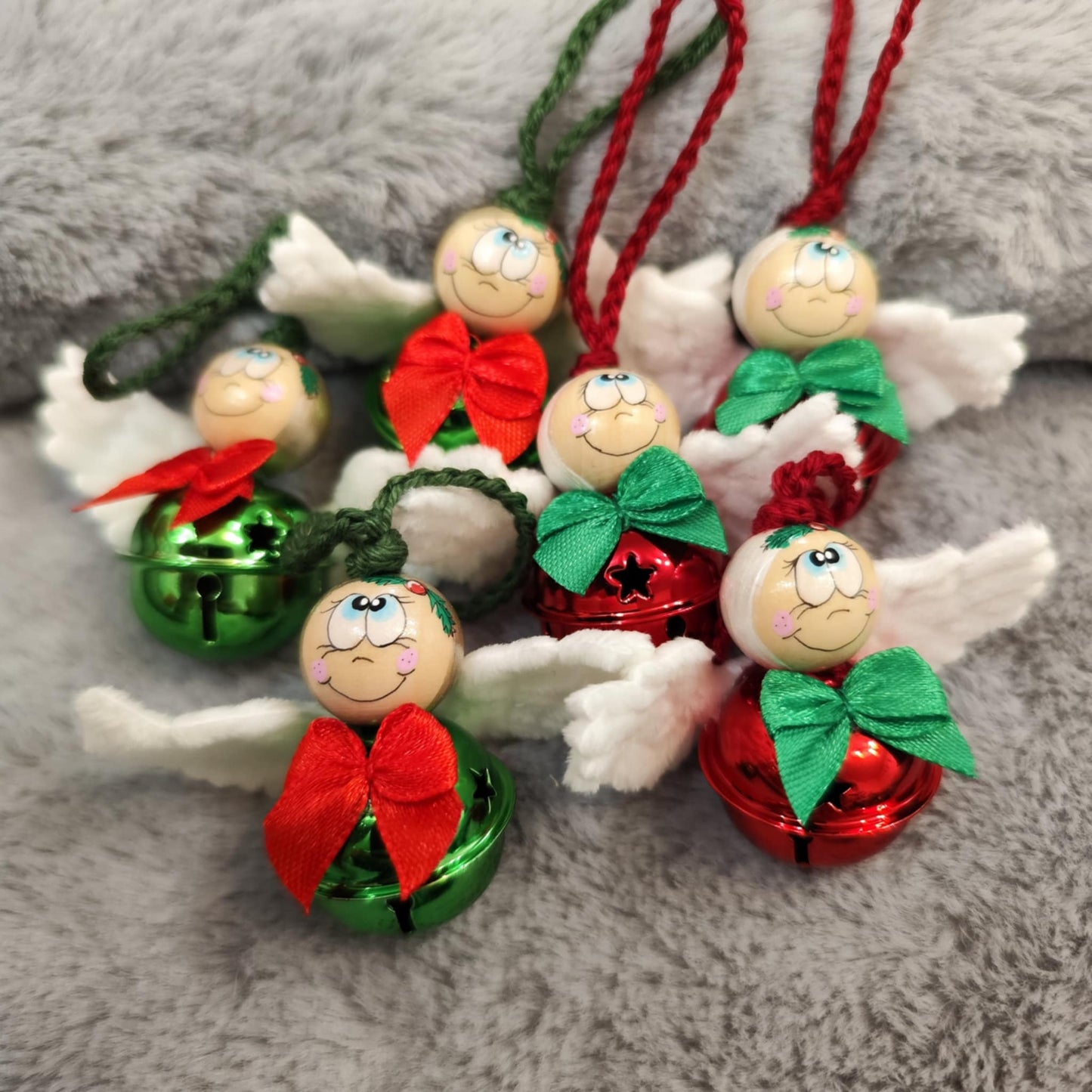 Läutendes Engelsmädchen – handgefertigter Weihnachtsanhänger**