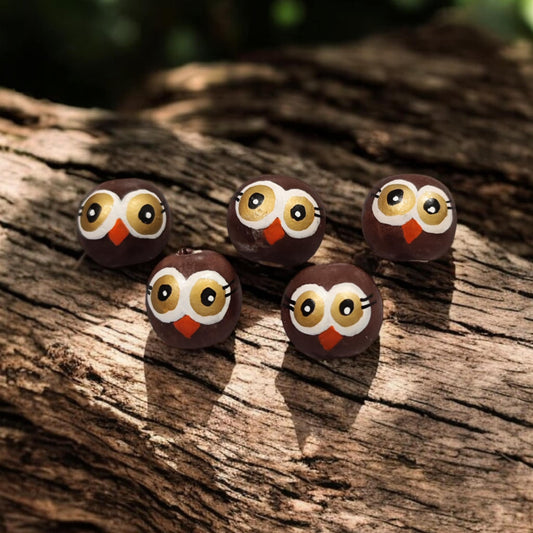 Goldbraune Eulen-Köpfchen aus Holz – handbemalt