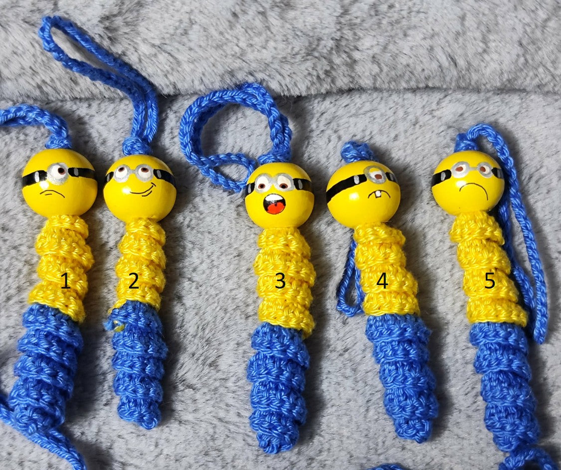 Gelbe Helferlein – Handgehäkeltes Sorgenwürmchen | Für alle Fans der kleinen Chaoten