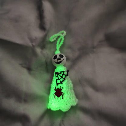 Glow in the dark! Gehäkelte Geisterwürmchen mit Leuchtgarn – Spukig, süß & handgemacht