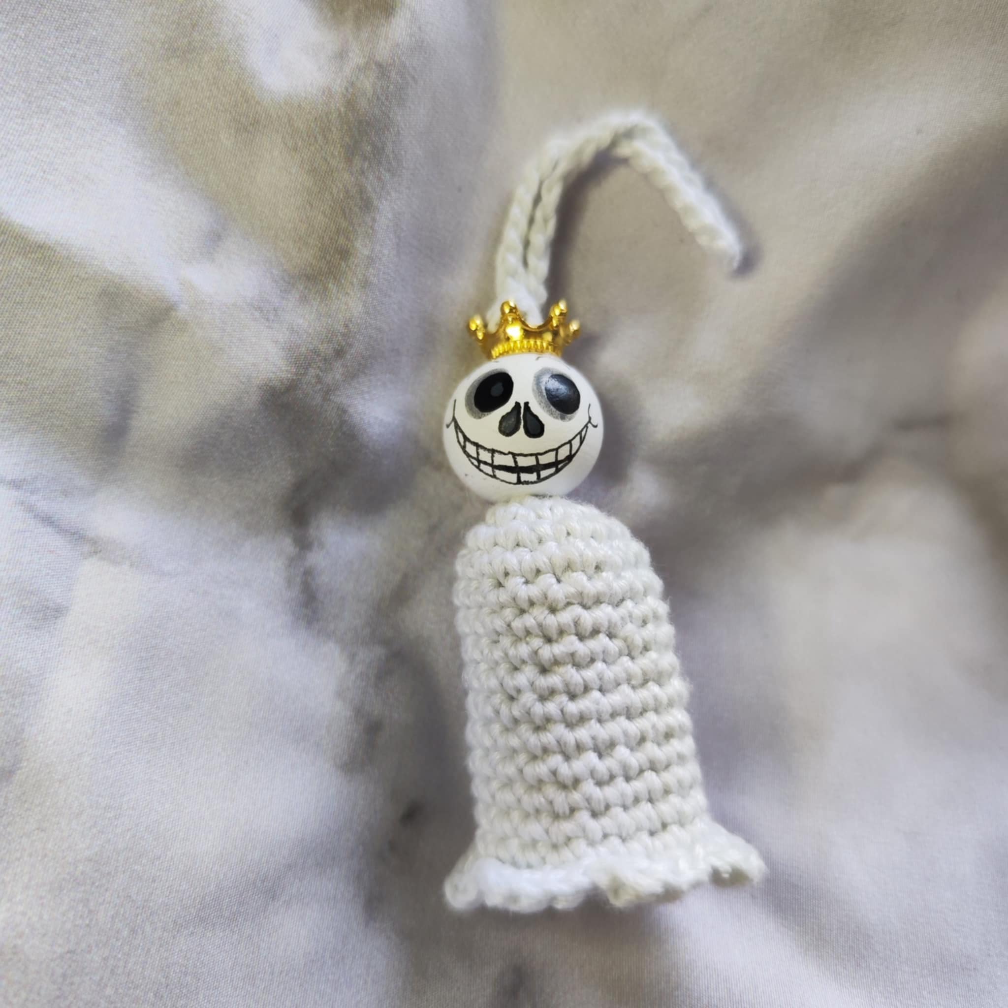 Glow in the dark! Gehäkelte Geisterwürmchen mit Leuchtgarn – Spukig, süß & handgemacht